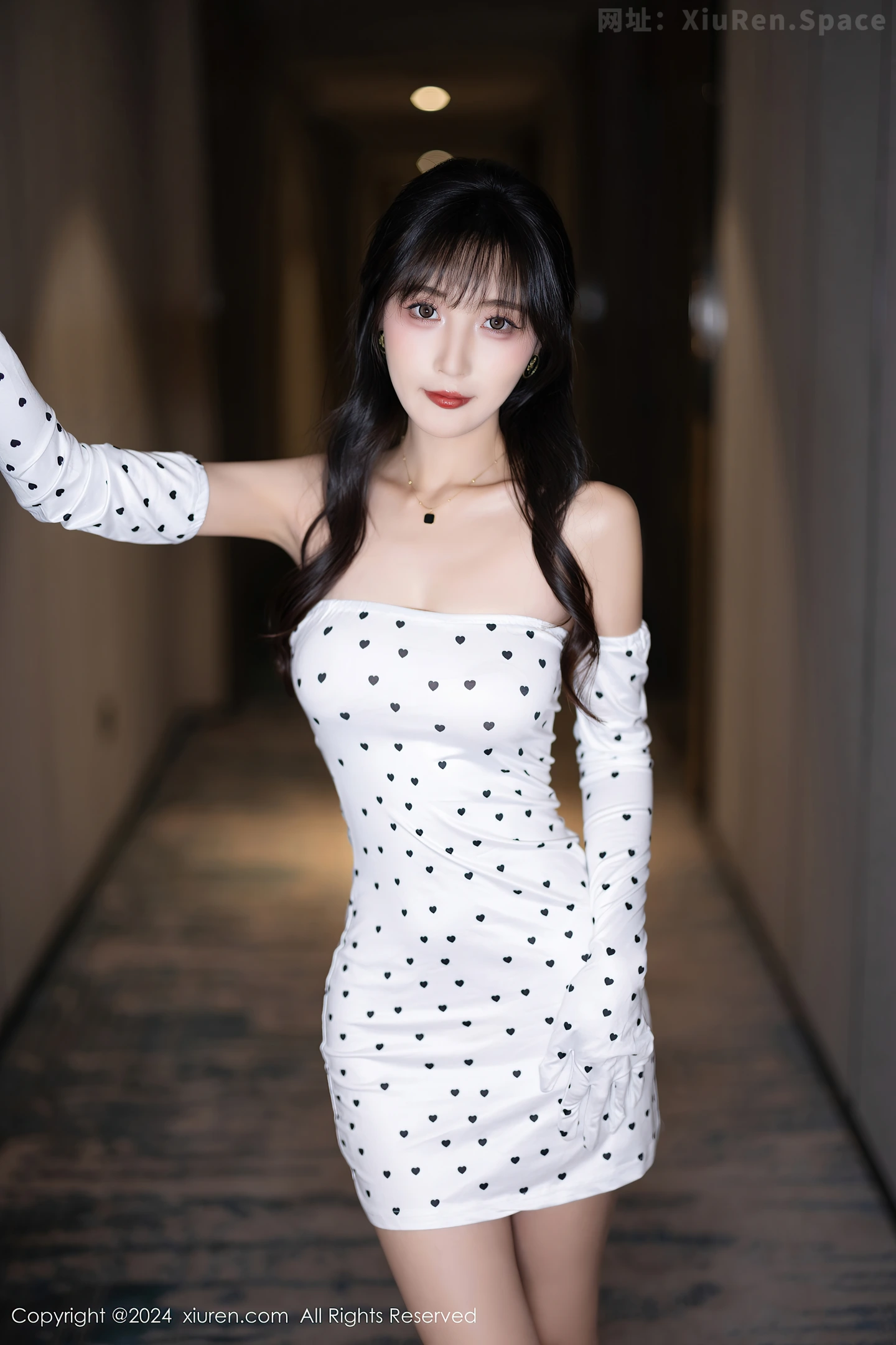 图片[3]-[XiuRen秀人网]VOL.8045 模特林星阑白色图案连衣短裙+银白情趣内衣秀曼妙身姿诱惑写真101P-秀人网官方网站